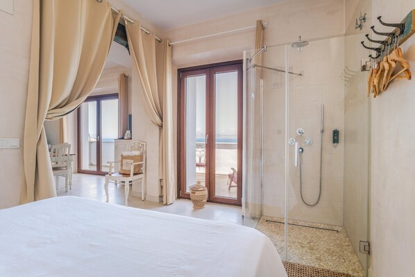 1 slaapkamer, een strijkplank/strijkijzer, internet, beddengoed