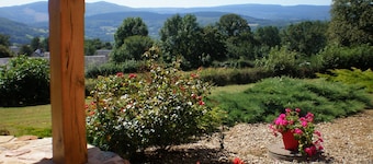 Cottage 2 star with panoramic views of the mountains of Morvan.