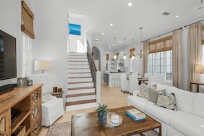Smart TV - PRIVATE BEACH ACCESS-Private Pool-Newly Renovated-Minutes to the Beach-4 Bikes (Rosemary Beach)