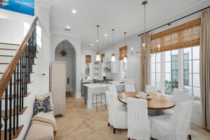 Dining - PRIVATE BEACH ACCESS-Private Pool-Newly Renovated-Minutes to the Beach-4 Bikes (Rosemary Beach)