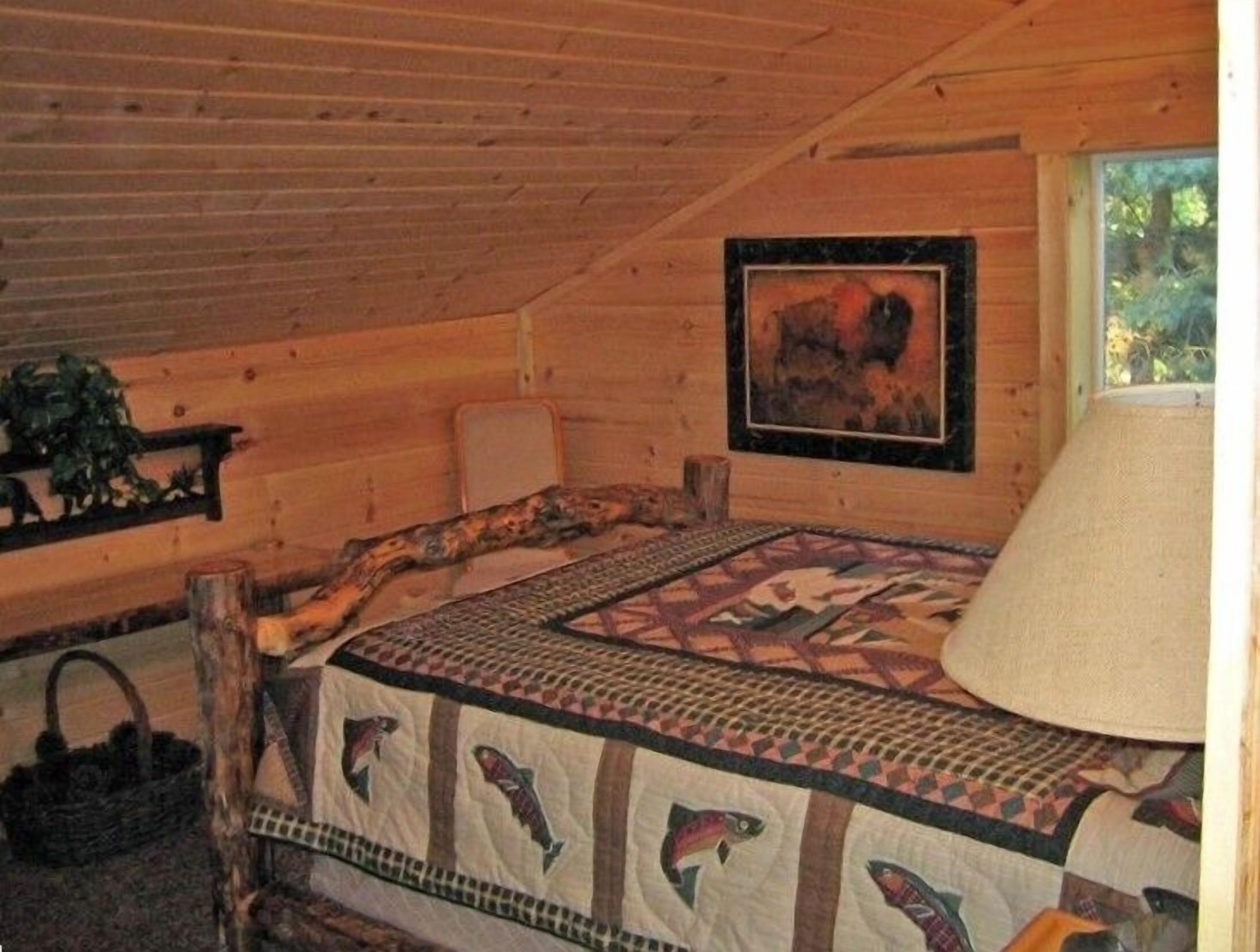  Lakefront Home, with Beach, Dock, Pickleball court, 6 bed 5 bath on Spirit Lake