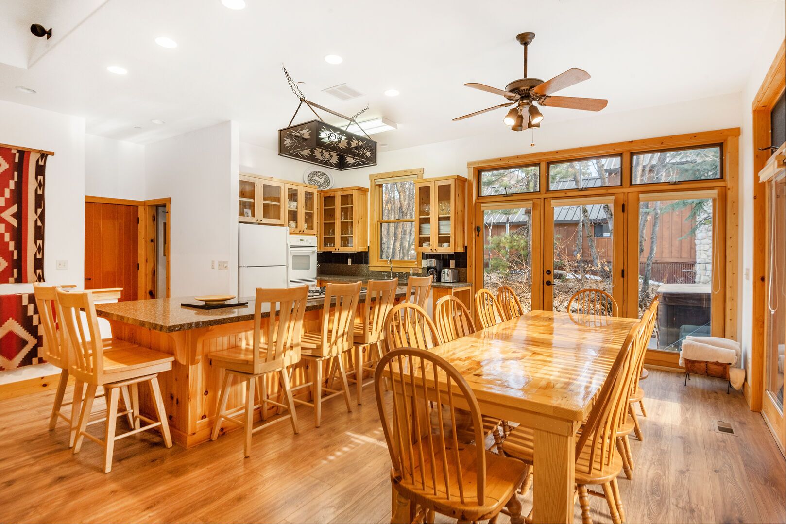 Arrowhead- 3 bedroom, Close to Resort, Backyard, Views, Comfort