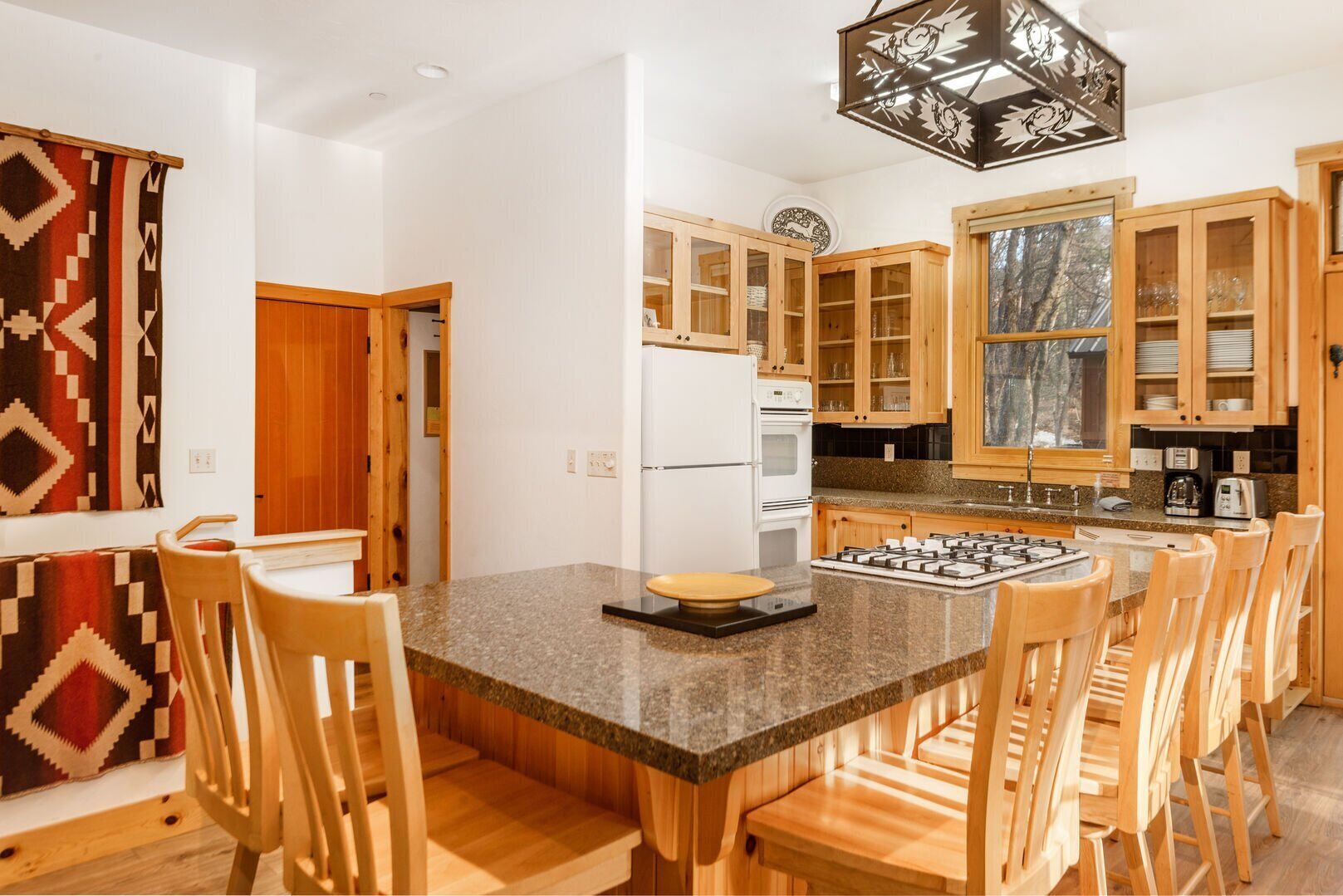 Arrowhead- 3 bedroom, Close to Resort, Backyard, Views, Comfort