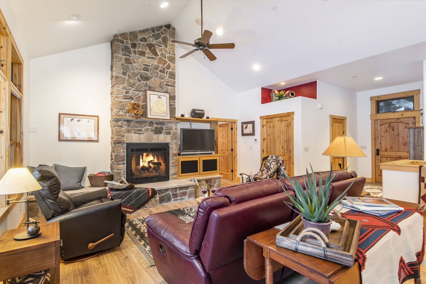 Arrowhead- 3 bedroom, Close to Resort, Backyard, Views, Comfort