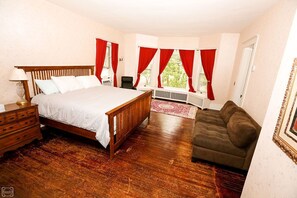 7 bedrooms, iron/ironing board, WiFi, bed sheets