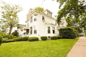 Exterior - 1st Class Rentals Munson Manor VII at Watkins Avenue (Oneonta)