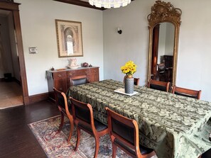 Dining - 1st Class Rentals Munson Manor VII at Watkins Avenue (Oneonta)