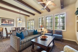 TV, peis, Netflix og Hulu