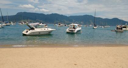 House w / 4 suites, Yacht Club, pool, deck / terrace, sea view, near the Villa