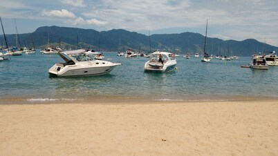 House w / 4 suites, Yacht Club, pool, deck / terrace, sea view, near the Villa