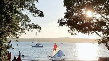 Beach nearby, sun loungers, beach towels