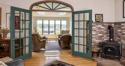 WaterViews con vistas a Gloucester Inner Harbor / Sunroom / Deck / Walk to Town / AC