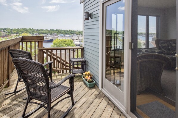 Property grounds - WaterViews Overlooking Gloucester Inner Harbor /Sunroom/ Deck /Walk to Town/ AC (Gloucester)