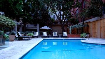 Piscine extérieure, piscine chauffée