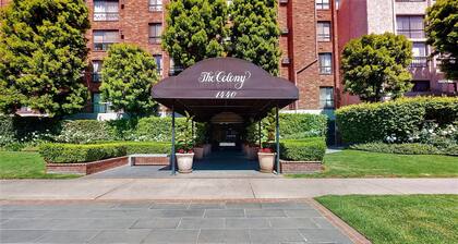Centrally Located Modern Luxury, Walking Distance to UCLA, Westwood