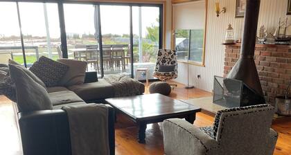 A Castle- Lakefront with a jetty & Pet friendly!