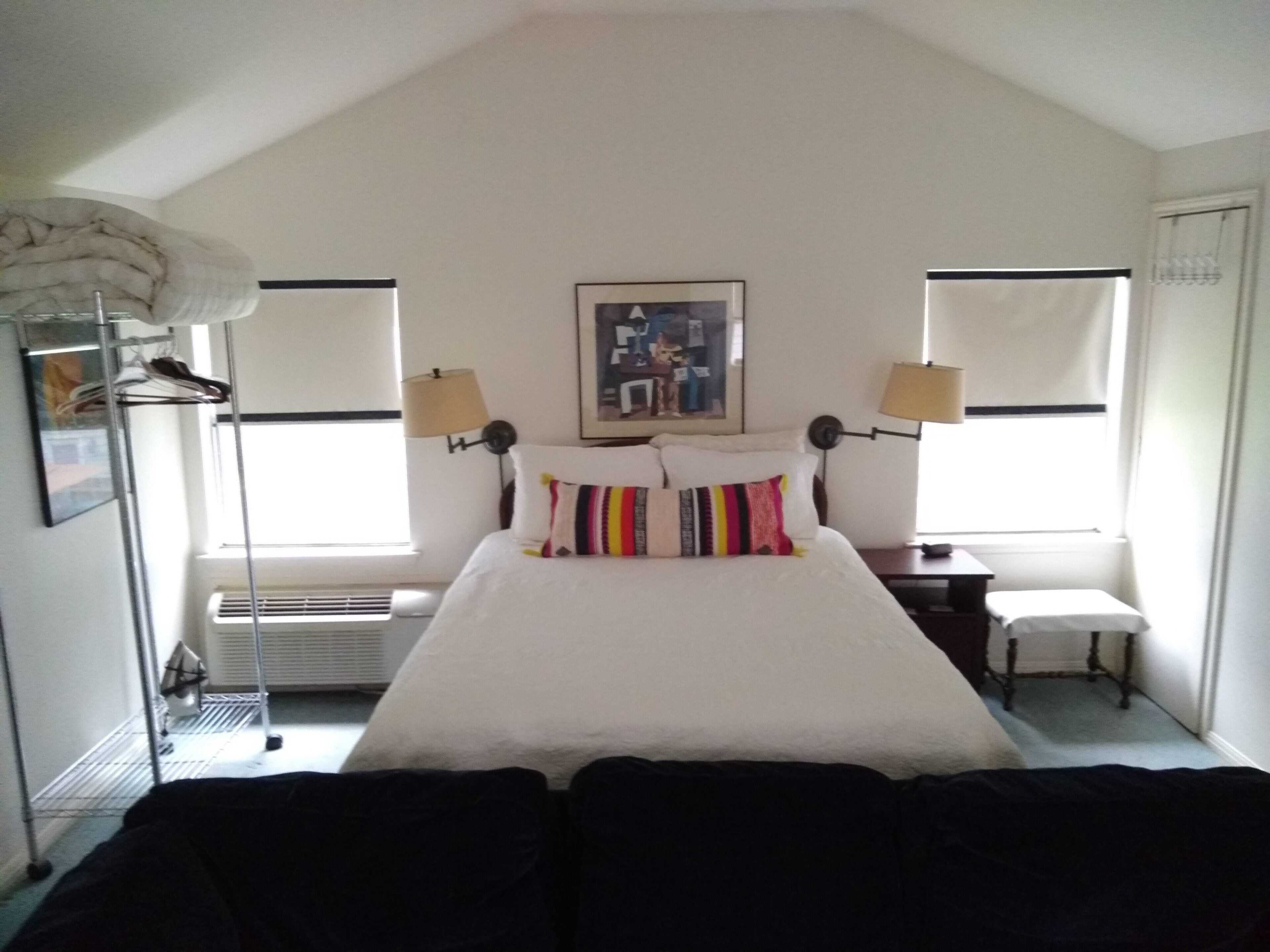 Central Austin / UT / Lake Austin - Quiet, Safe & Private Studio Apartment