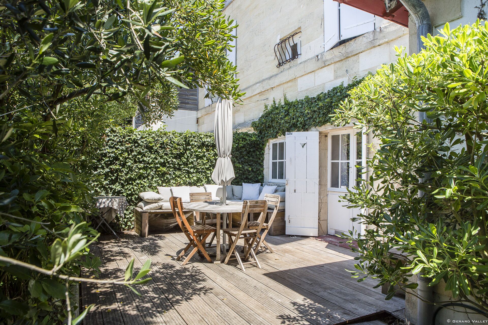 屋外ダイニングエリア