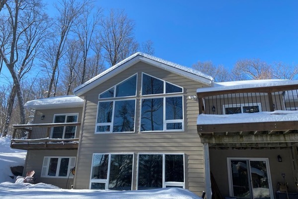 Beautiful 4 season cottage with hot tub and beautiful views
