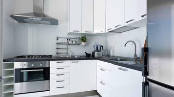 Frigorifero, forno, lavastoviglie, tostapane