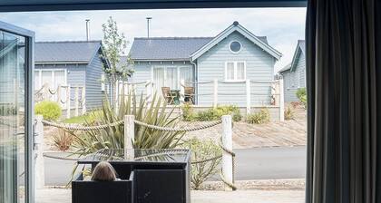 Sea Urchins beach house - a beach house that sleeps 5 guests in 2 bedrooms