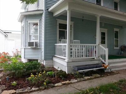 The Hen House Retreat - A Comfortable Place to Roost