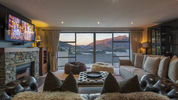 Flat-screen TV, fireplace, DVD player, stereo