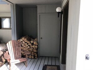 Exterior detail - Casual and Elegant - Townhouse Centrally located in Lincoln 1 mile from Loon Mtn (Lincoln)