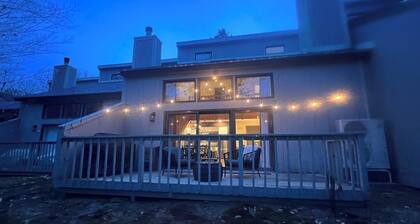 Casual and Elegant - Townhouse Centrally located in Lincoln 1 mile from Loon Mtn
