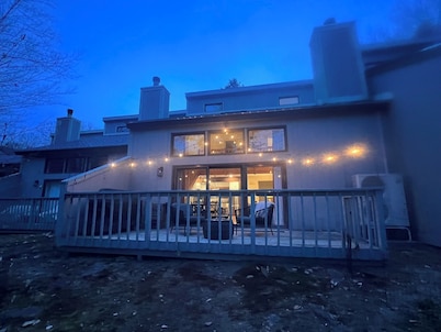 Casual and Elegant - Townhouse Centrally located in Lincoln 1 mile from Loon Mtn
