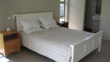 3 bedrooms, iron/ironing board, travel cot, free WiFi