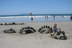 Beach nearby - Cool Waters is perfect for family holidays! (Omaha)