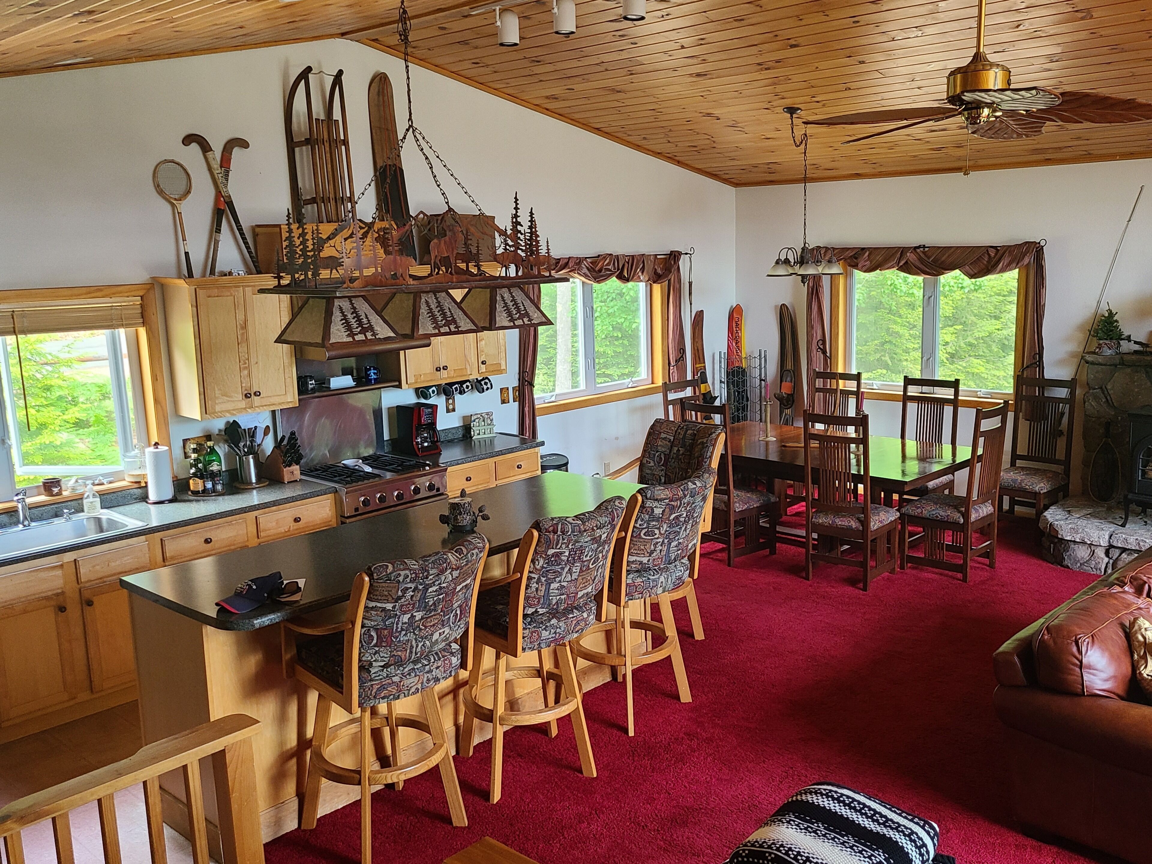 House behind Storyland w/ million dollar Sunset at Mt Washington & N Conway