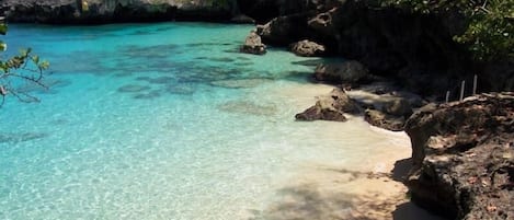 Beach nearby, sun loungers, beach towels