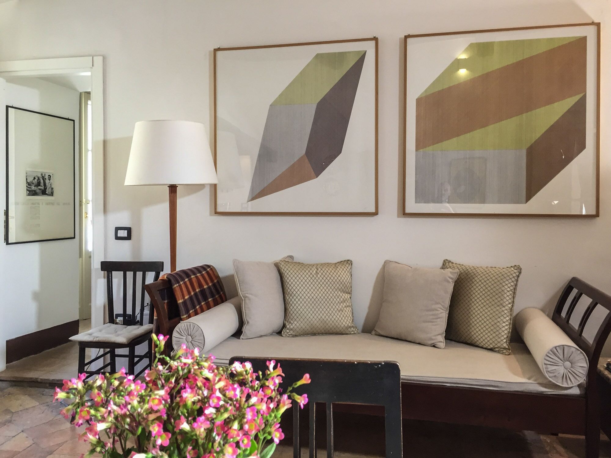 Artist's Retreat: 2 bedroom, 2 bath apartment