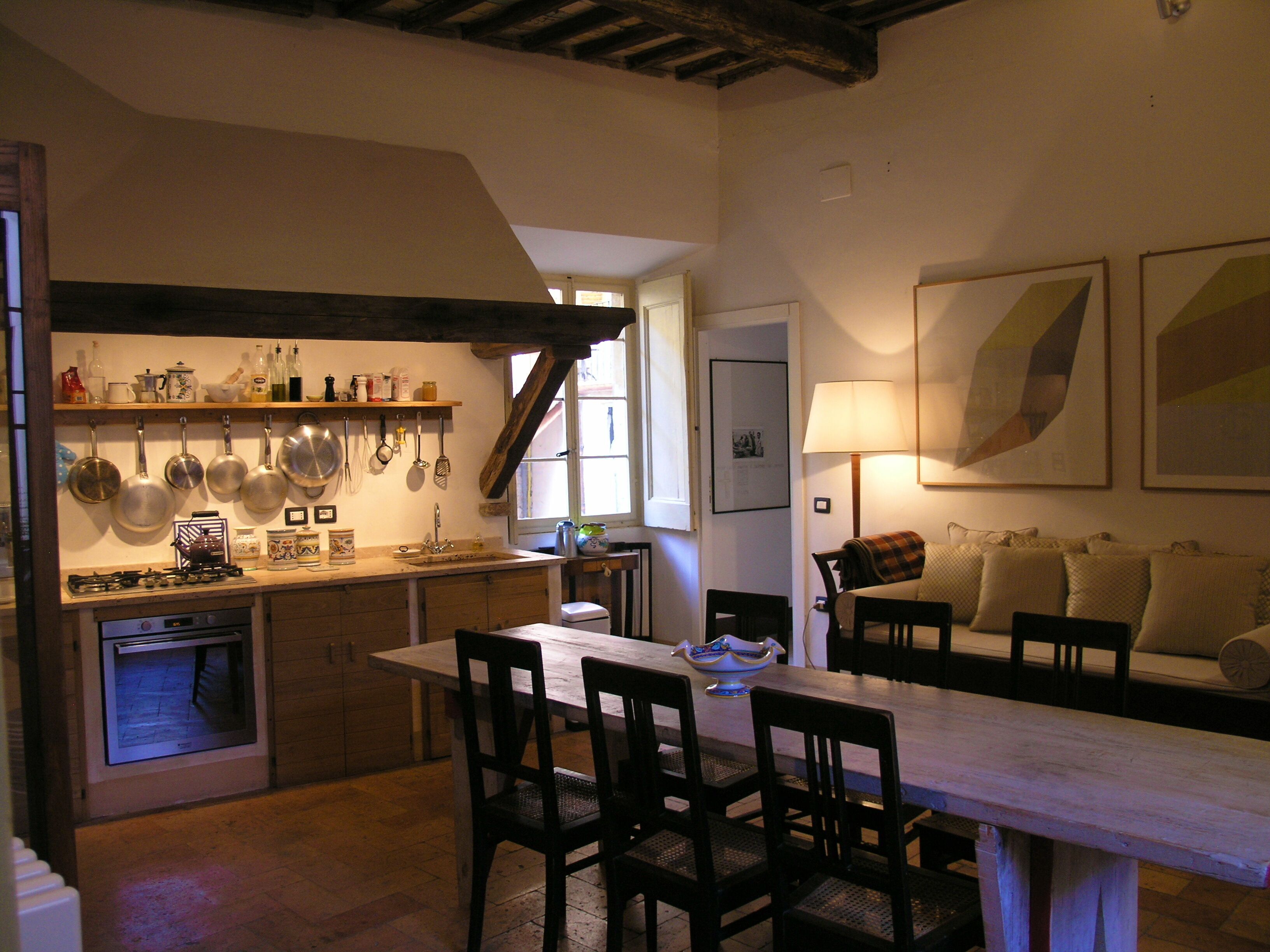 Artist's Retreat: 2 bedroom, 2 bath apartment