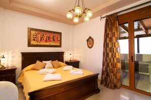 3 chambres, coffres-forts dans les chambres, bureau