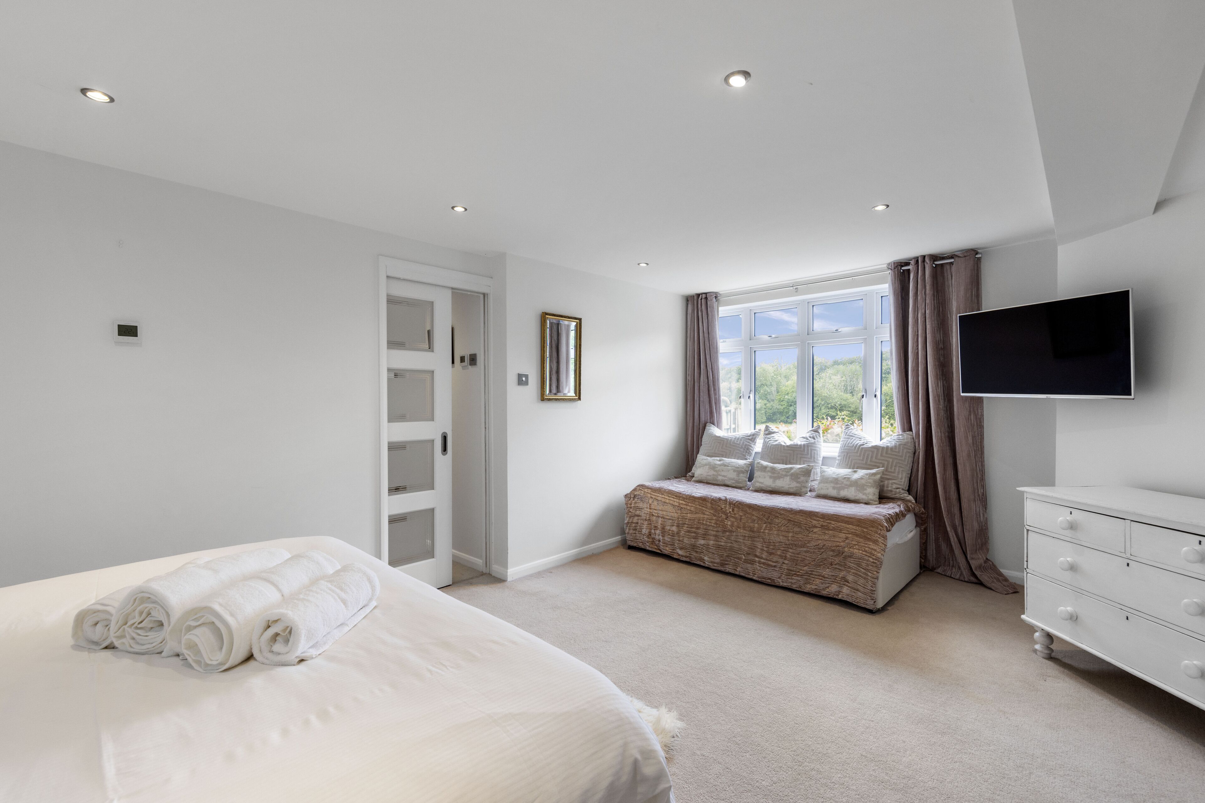 3 bedrooms, iron/ironing board, free WiFi, bed sheets