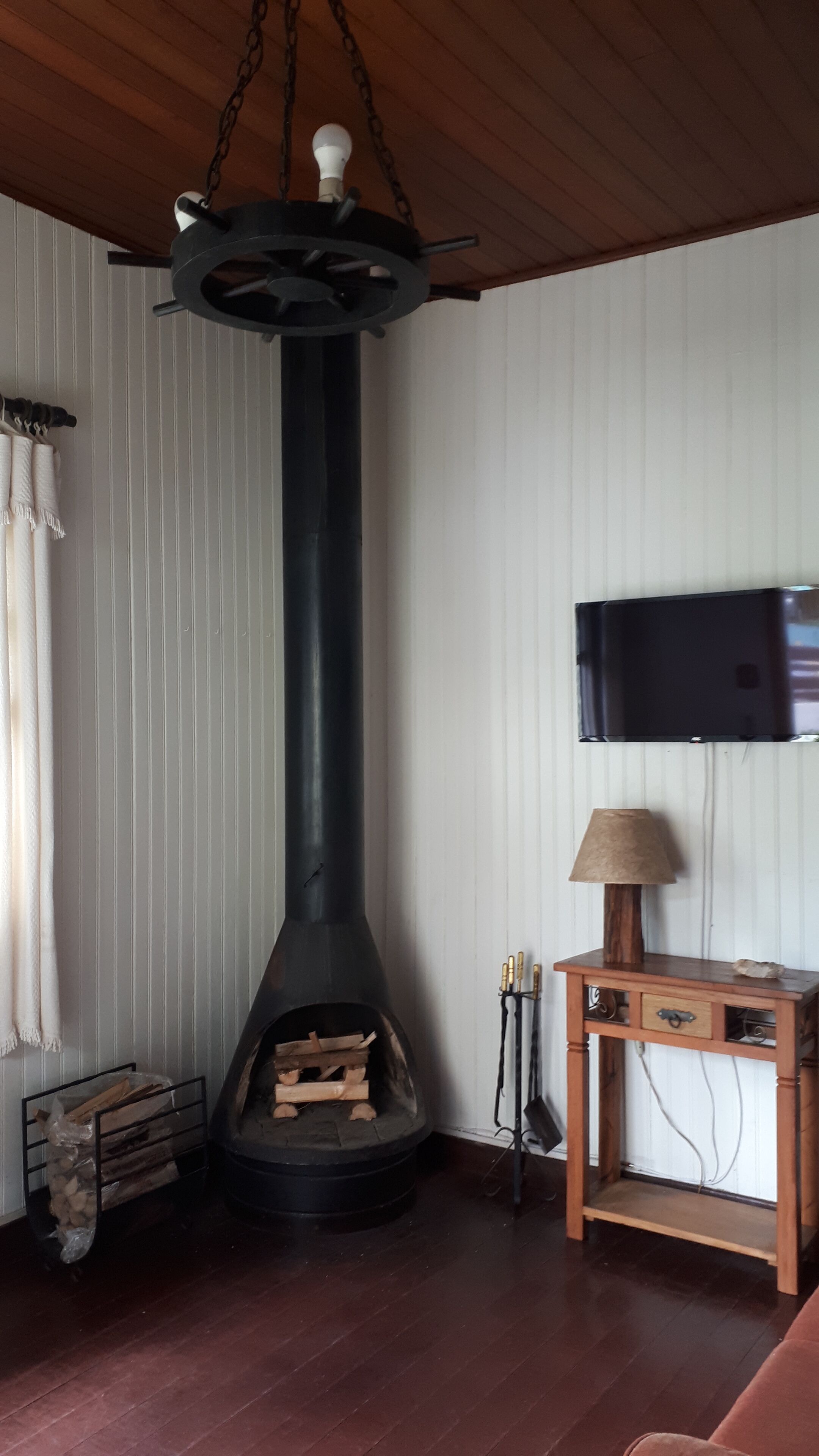 Wooden Chalet - Fireplace and Bonfire - 2 blocks from Av. main