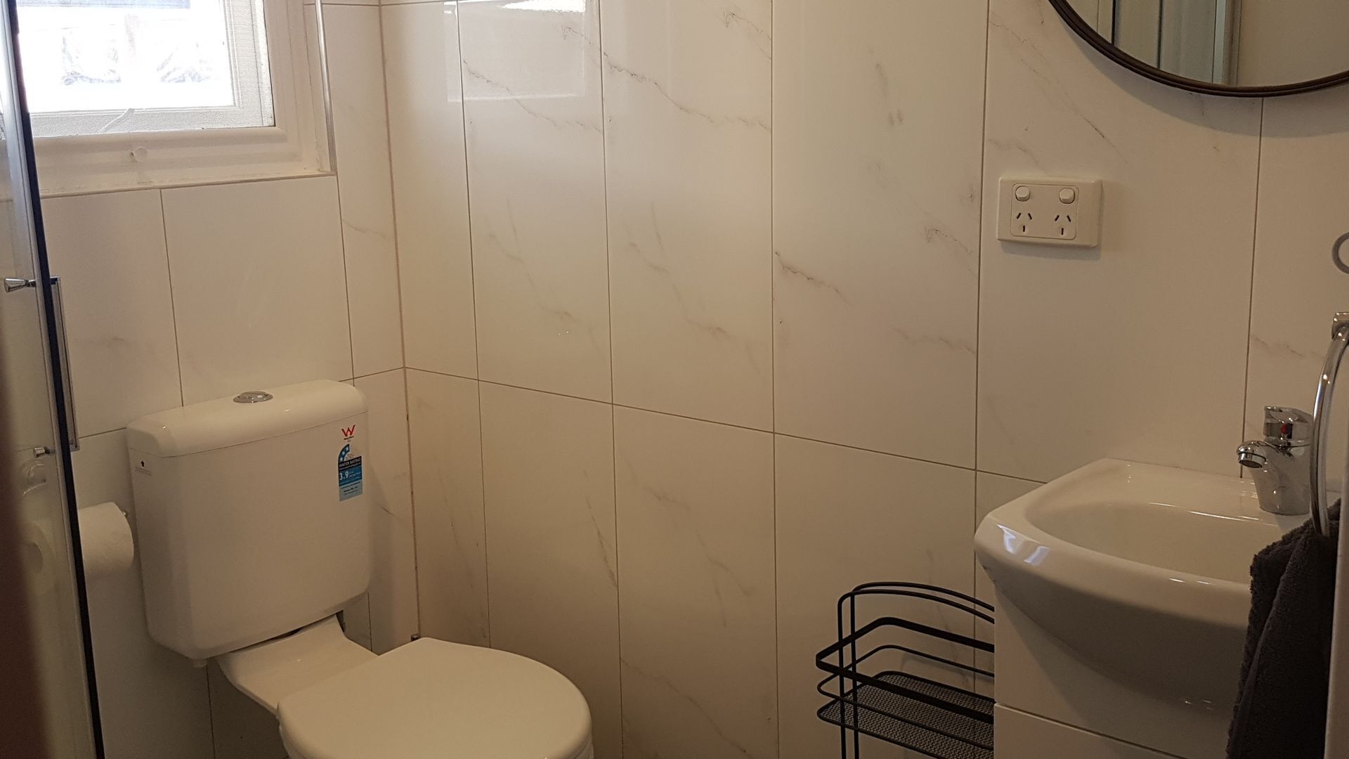 10 min to CBD 1950s retro home — image 14