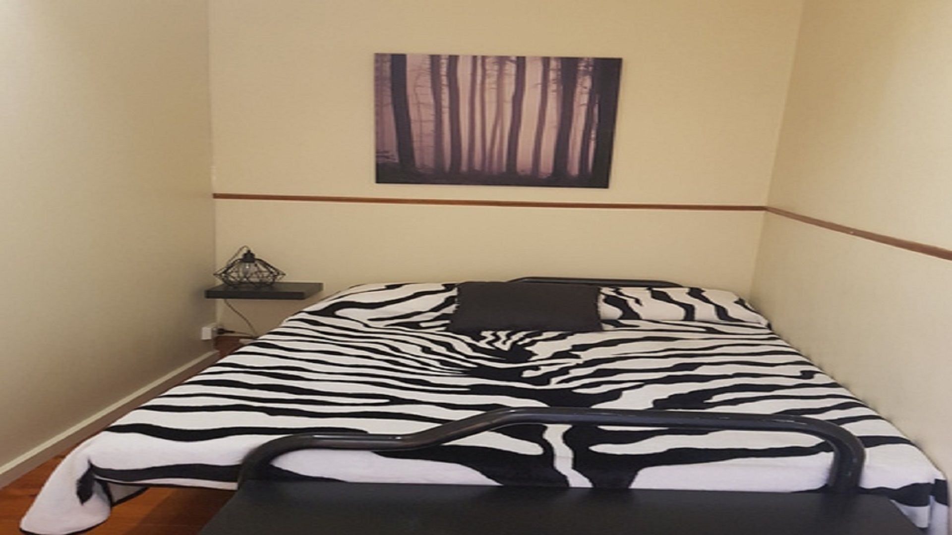 10 min to CBD 1950s retro home — image 12