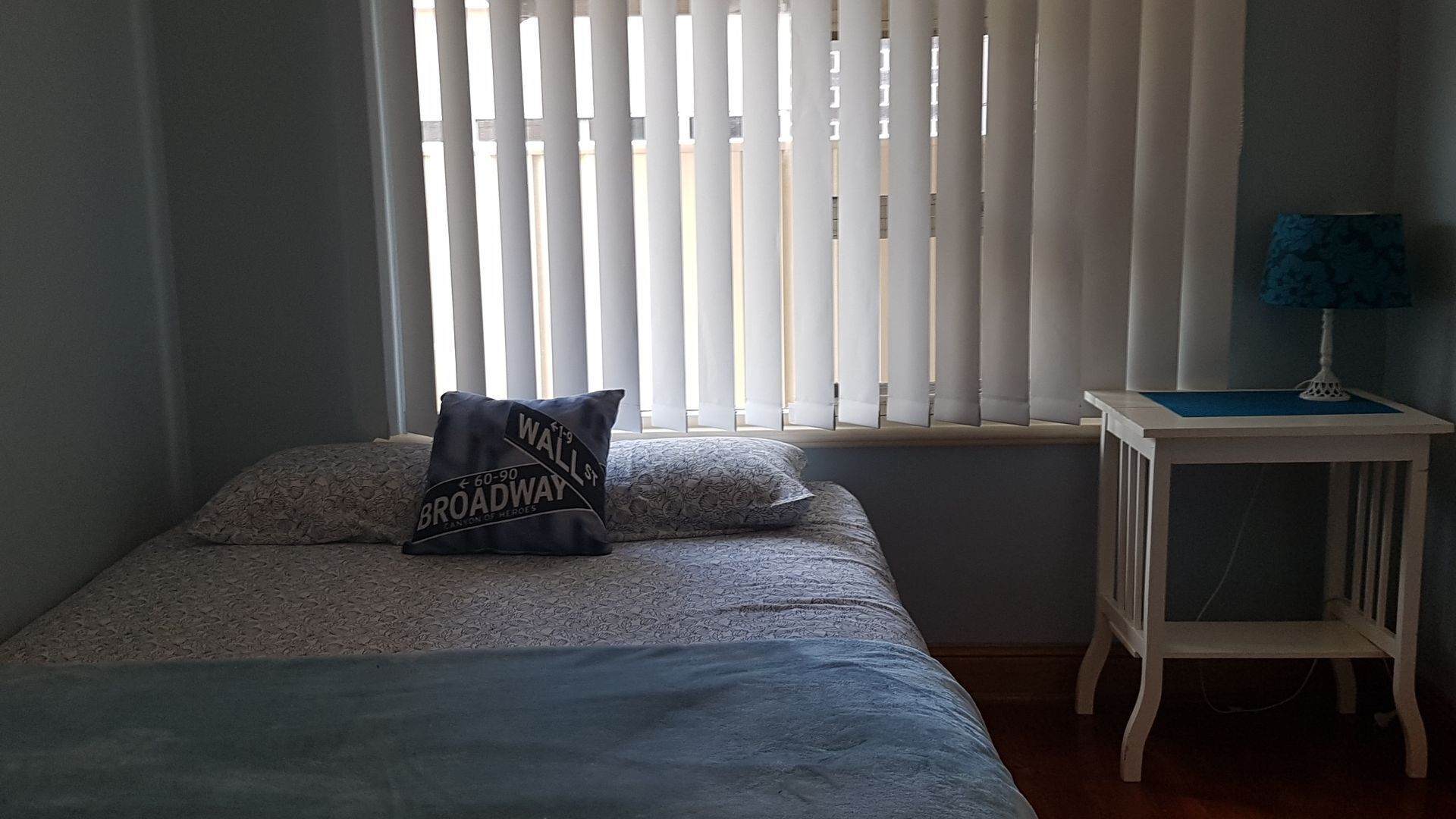 10 min to CBD 1950s retro home — image 10