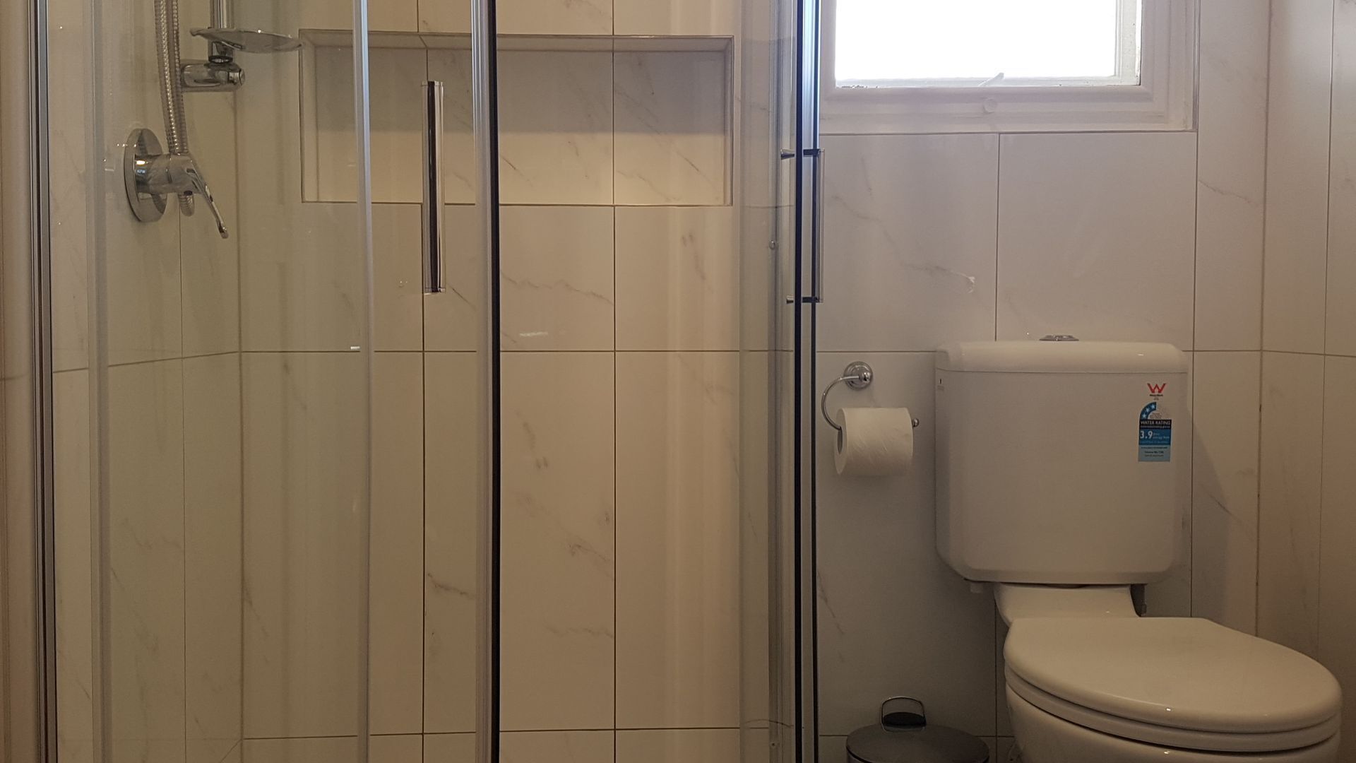 10 min to CBD 1950s retro home — image 15