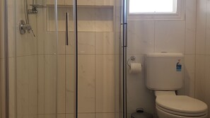 Hair dryer, towels - 10 min to CBD 1950s retro home (Adelaide North)
