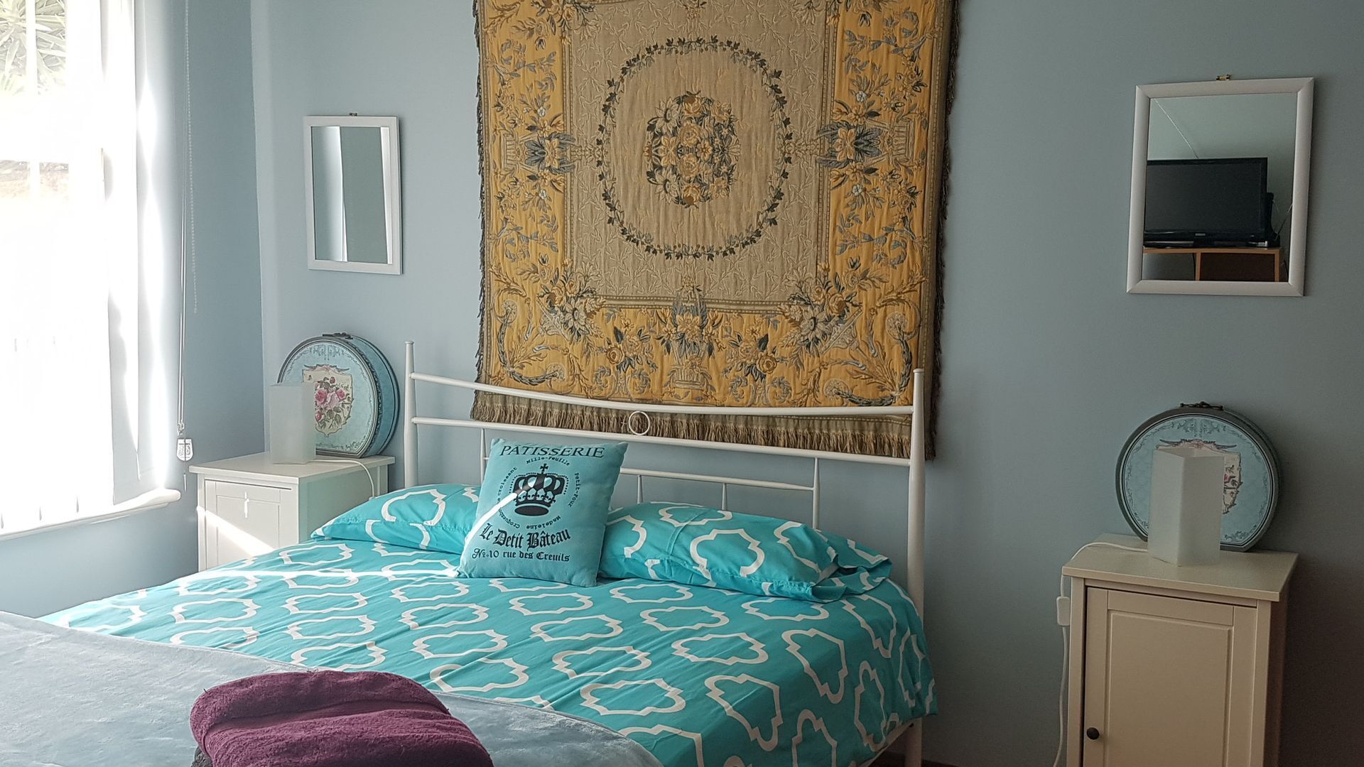 10 min to CBD 1950s retro home — image 6