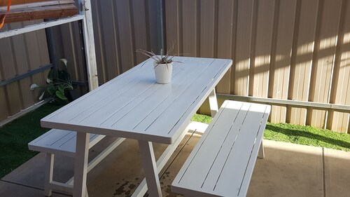 10 min to CBD 1950s retro home