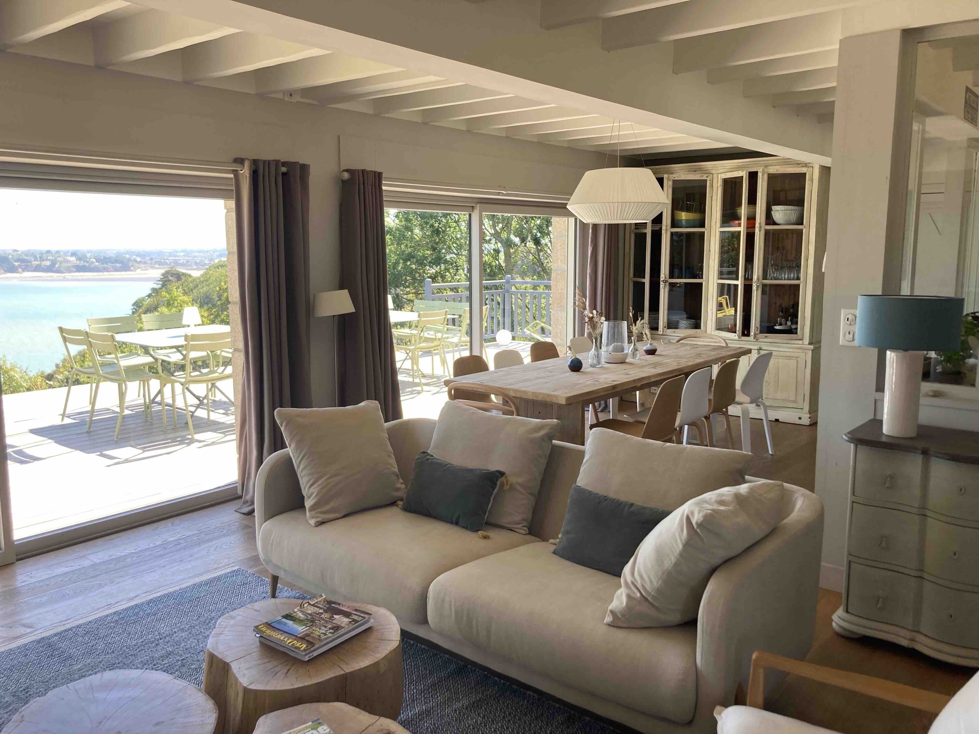 Fabulous Villa overlooking the sea, private escallier on a beach ...