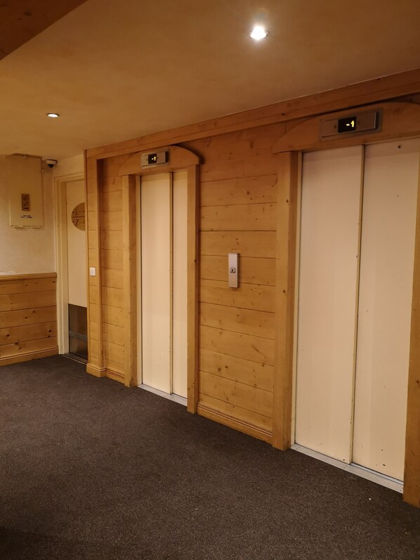 المنشأة من الداخل