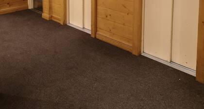 STATION CENTER, AT THE FOOT OF THE SLOPES, in a quiet residence, 5-bed apartment