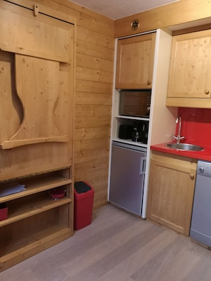 Interior - STATION CENTER, AT THE FOOT OF THE SLOPES, in a quiet residence, 5-bed apartment (Les Belleville)